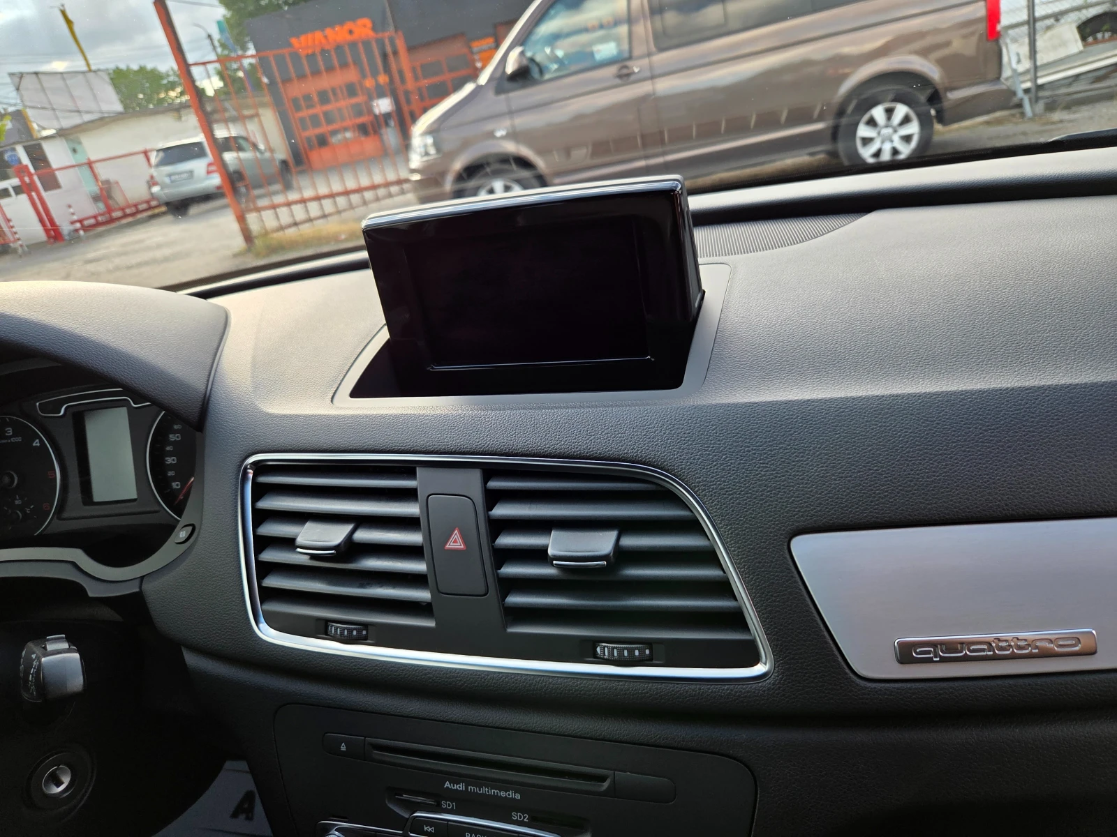 Audi Q3 2.0TDI Sline  Quatro, снимка 15 - Автомобили и джипове - 54895094