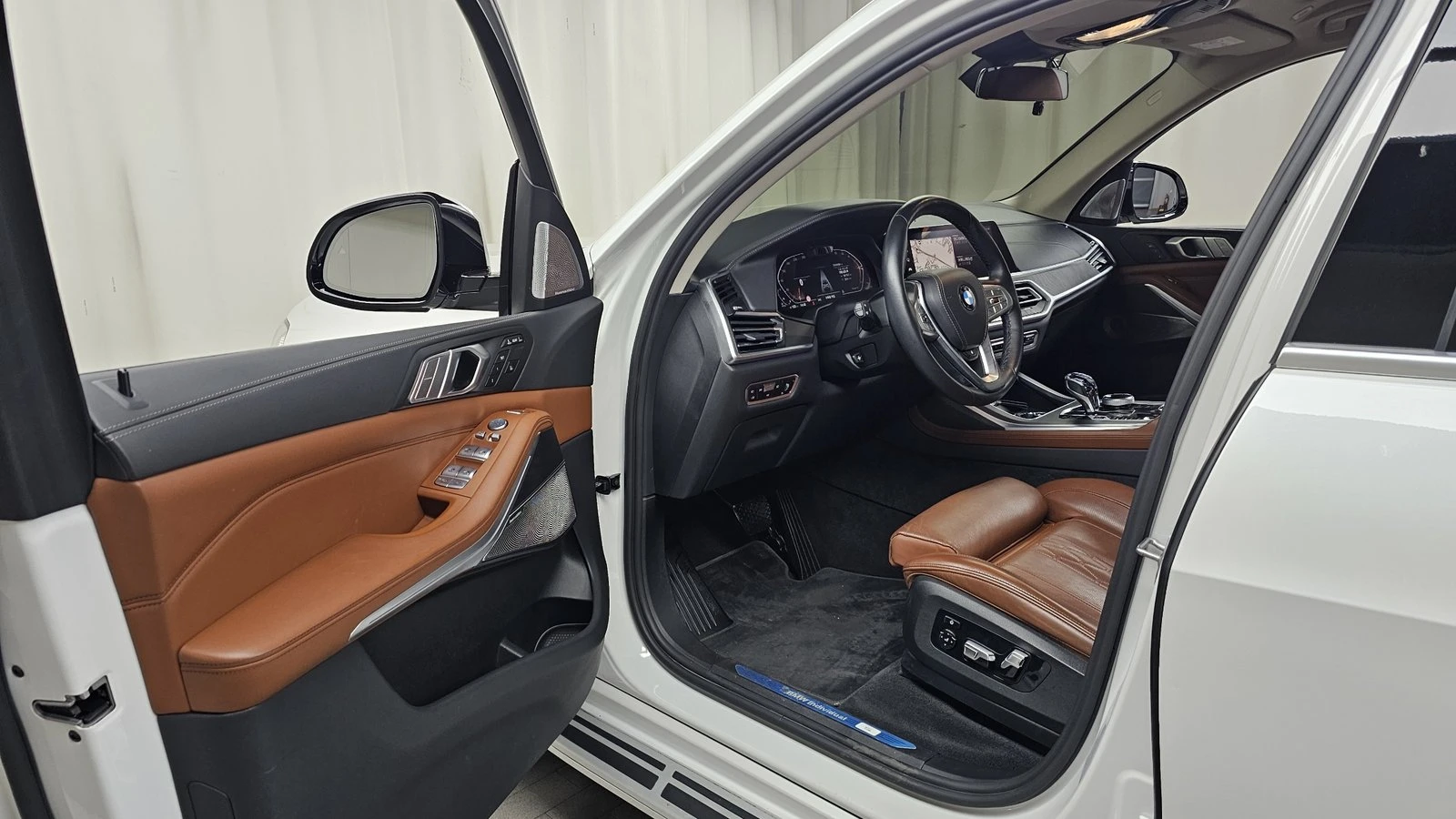 BMW X7 xDrive40d* ЛЮК* HUD* 360* KEYLESS* КРАЙНА ЦЕНА, снимка 10 - Автомобили и джипове - 55336525