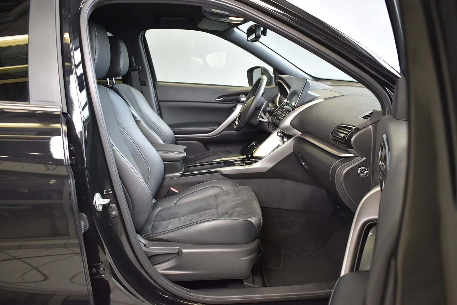Mitsubishi Eclipse Cross PHEV/188HP/SELECT+ /4X4/360/ACC/LED/NAVI/828z, снимка 11 - Автомобили и джипове - 55753018