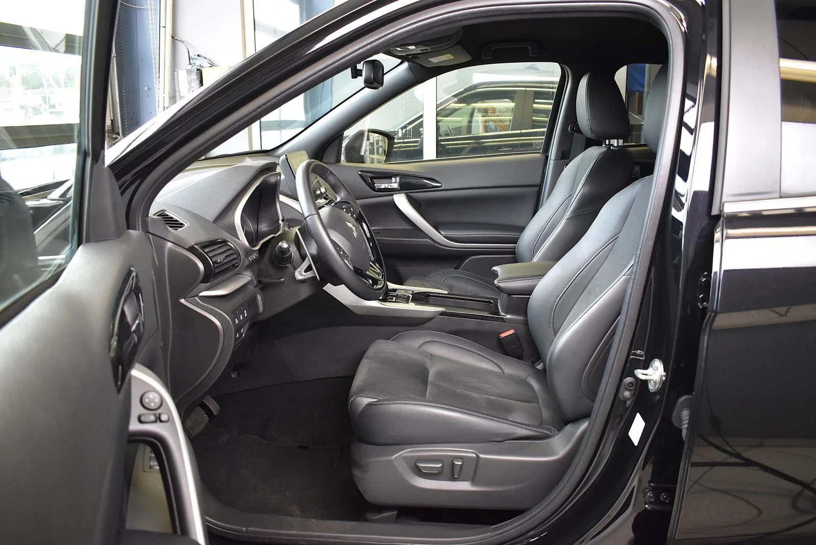 Mitsubishi Eclipse Cross PHEV/188HP/SELECT+ /4X4/360/ACC/LED/NAVI/828z, снимка 10 - Автомобили и джипове - 55753018