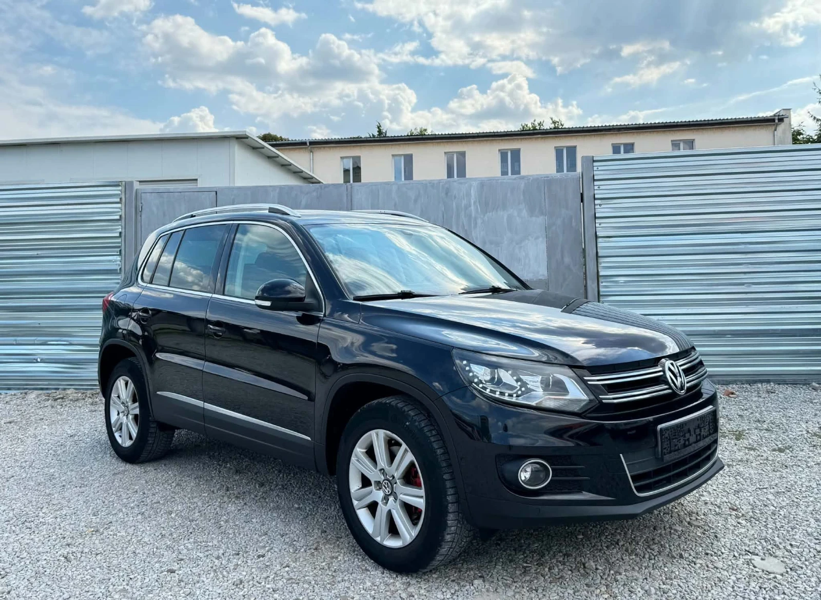 VW Tiguan NAVI * LED, снимка 3 - Автомобили и джипове - 56167011