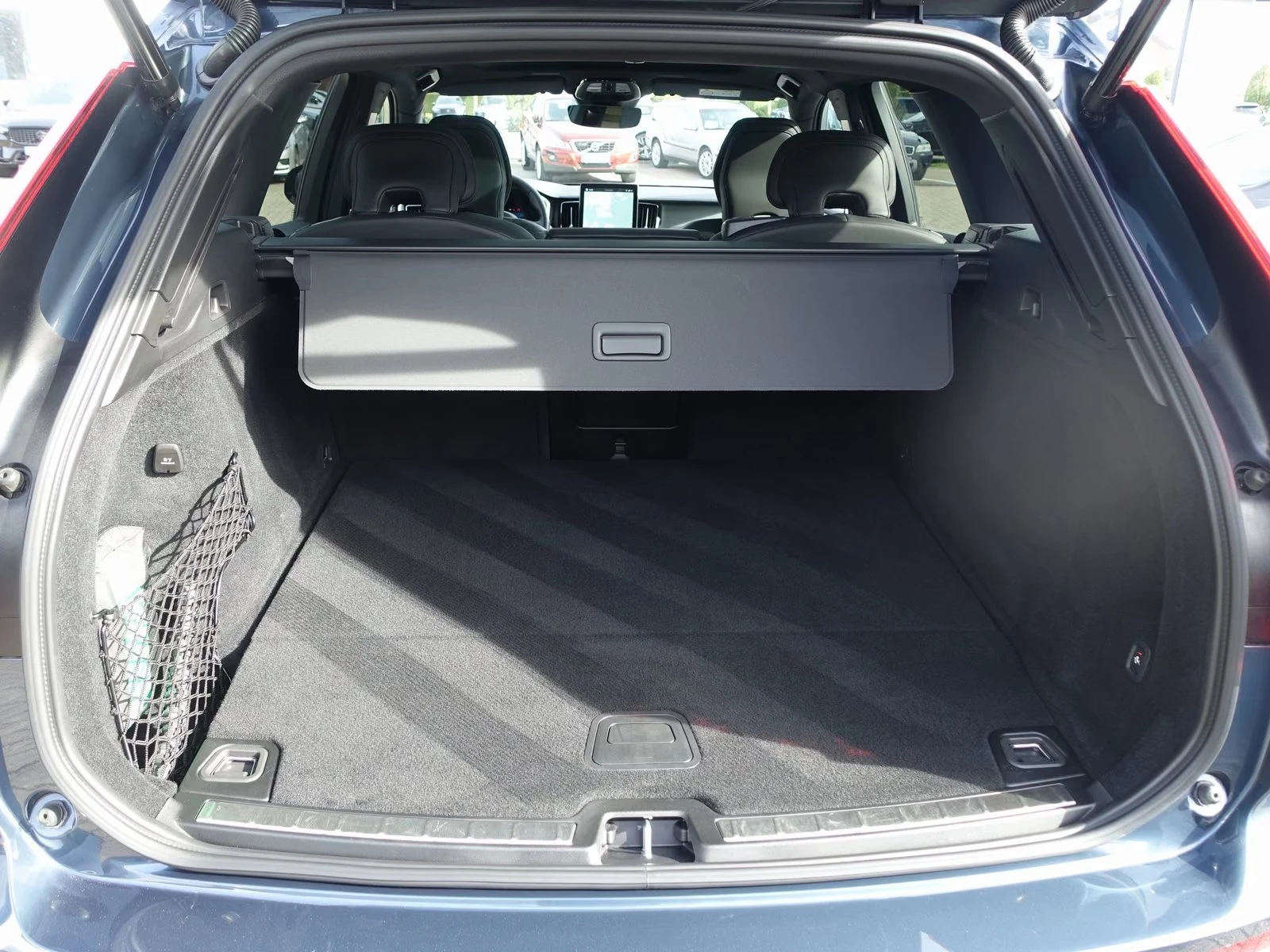 Volvo XC60 T8 AWD Black Edition Plus, снимка 16 - Автомобили и джипове - 56213279