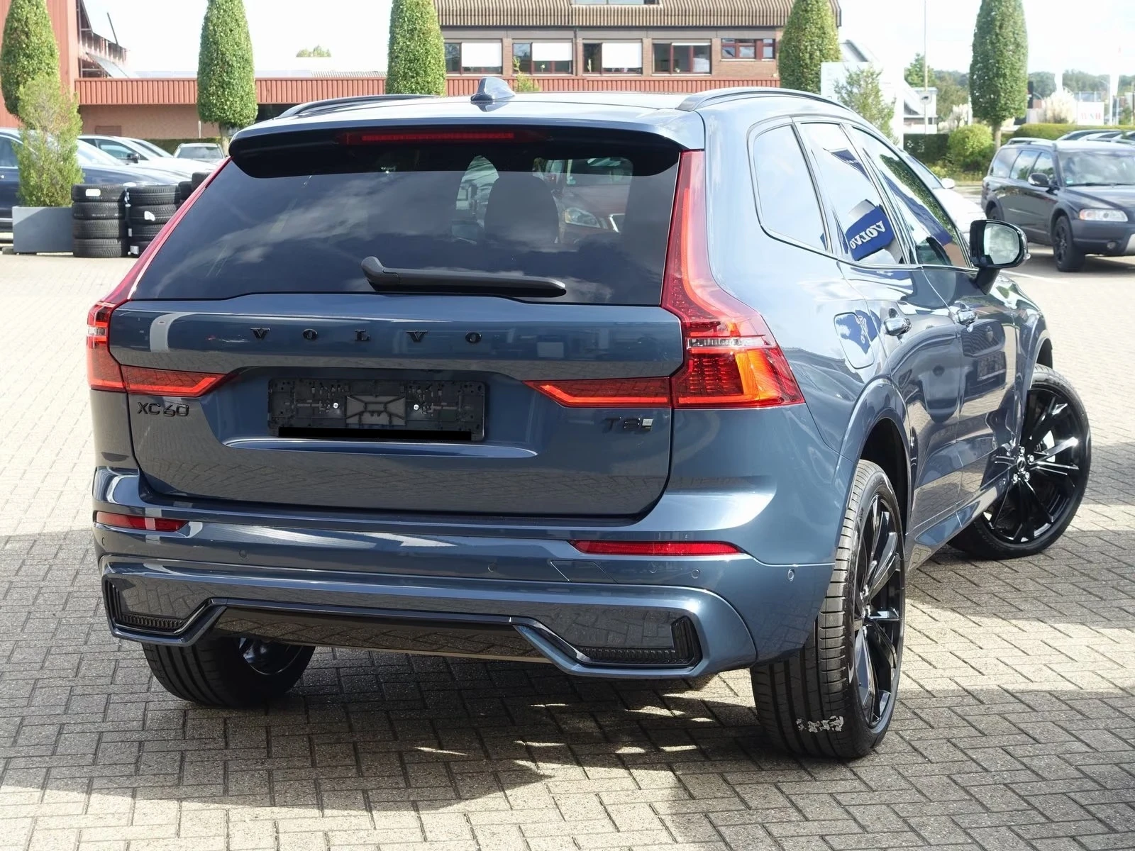 Volvo XC60 T8 AWD Black Edition Plus, снимка 2 - Автомобили и джипове - 56213279