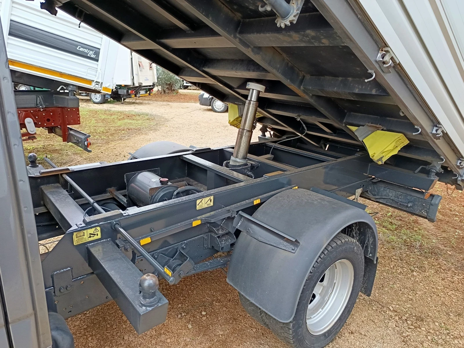 Iveco Daily Самосвал - изображение 3