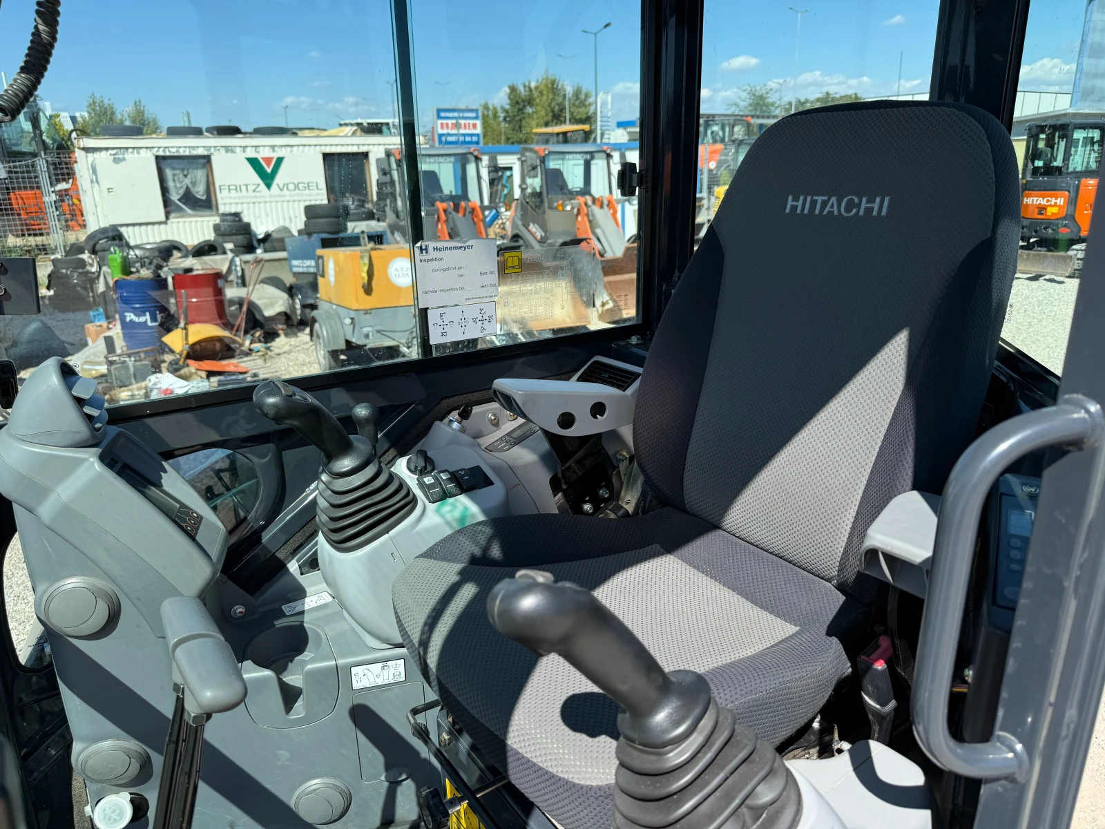 Багер Hitachi ZX 33U-6, снимка 9 - Индустриална техника - 55803486