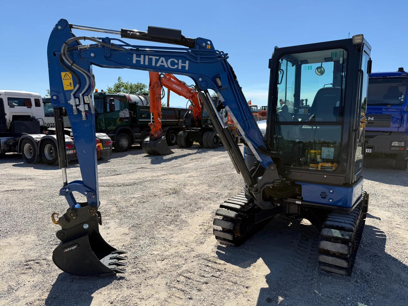 Багер Hitachi ZX 33U-6, снимка 17 - Индустриална техника - 55803486