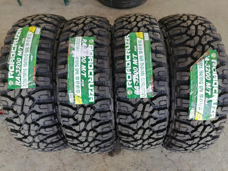 Гуми Всесезонни 235/75R15, снимка 1 - Гуми и джанти - 29888813