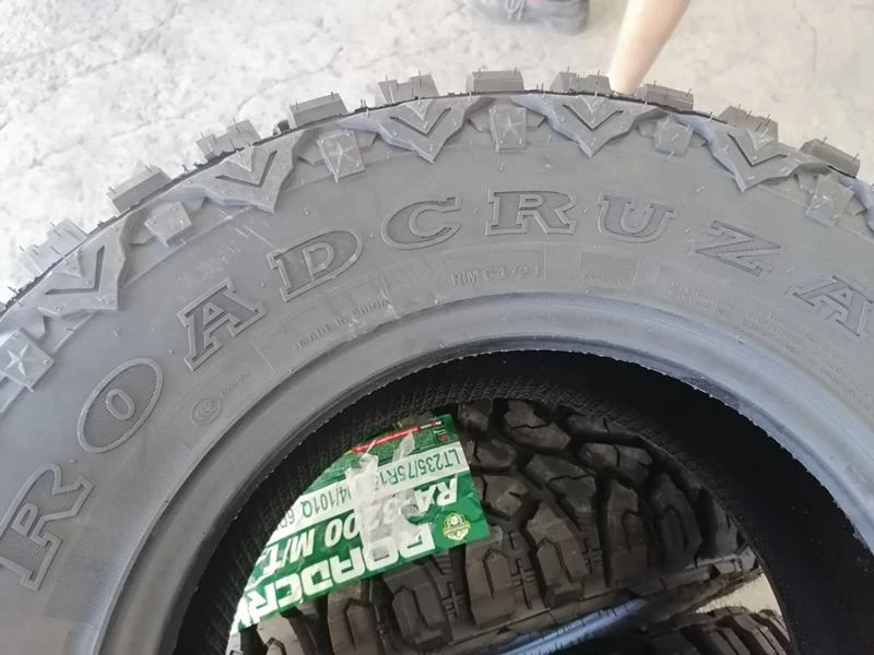 Гуми Всесезонни 235/75R15, снимка 12 - Гуми и джанти - 29888813