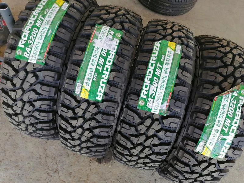 Гуми Всесезонни 235/75R15, снимка 3 - Гуми и джанти - 29888813