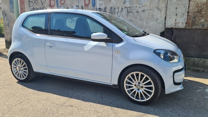 VW Up, снимка 1 - Автомобили и джипове - 47530649