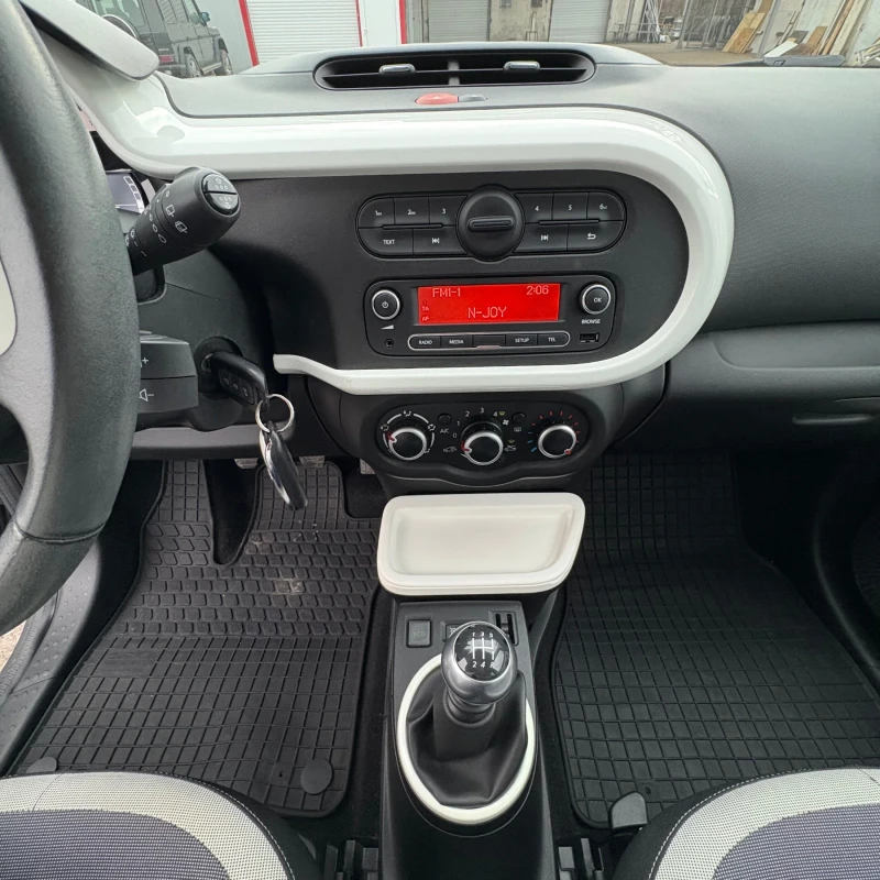 Renault Twingo, снимка 10 - Автомобили и джипове - 49339611