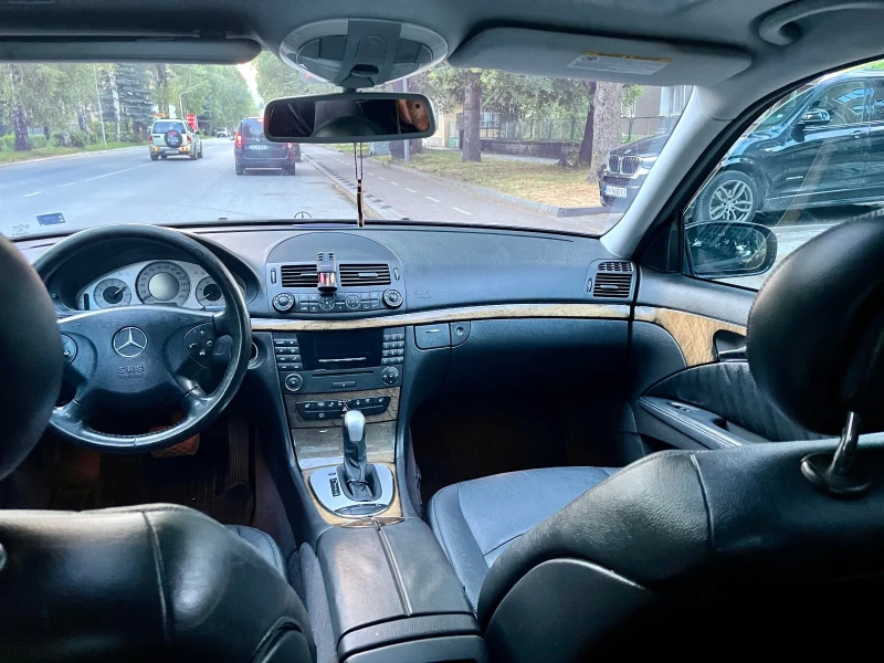 Mercedes-Benz E 320, снимка 6 - Автомобили и джипове - 52759638