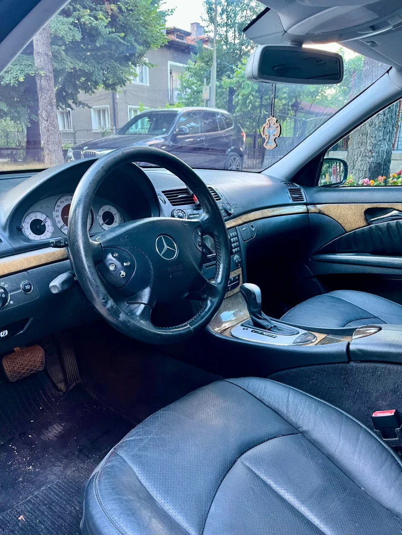 Mercedes-Benz E 320, снимка 7 - Автомобили и джипове - 52759638