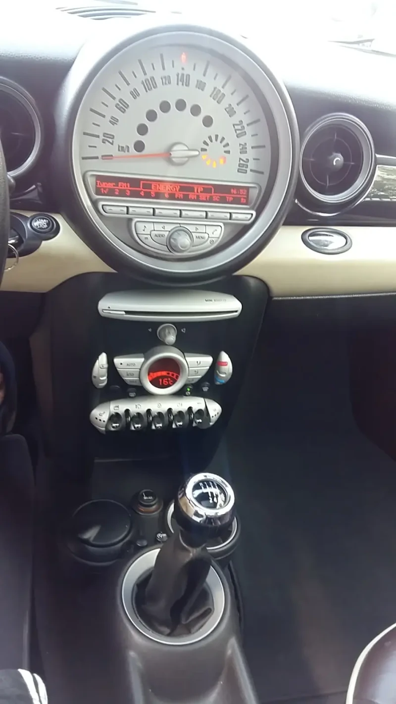 Mini Cooper s Clubman-1.6i16v-Limited Edition!, снимка 16 - Автомобили и джипове - 52054349