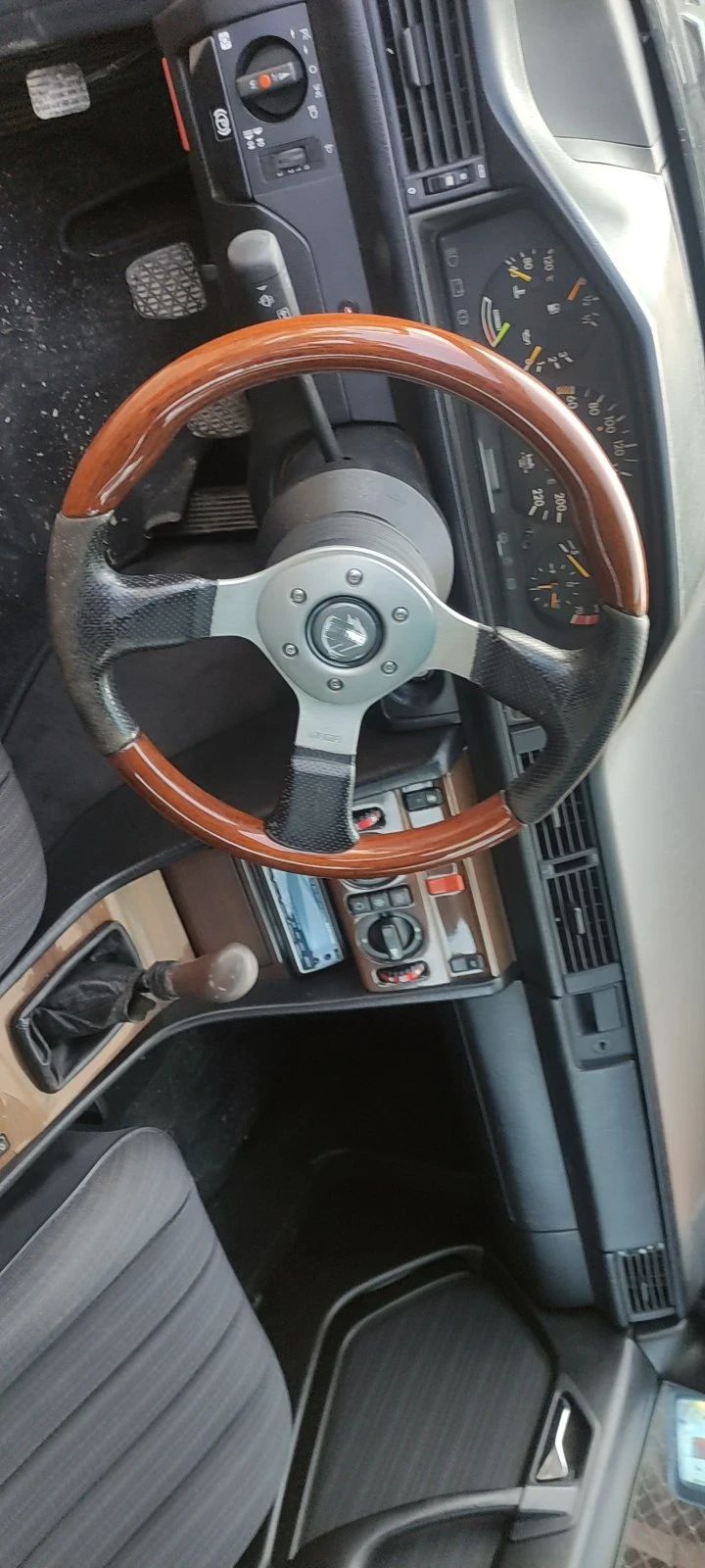 Mercedes-Benz E 200  - изображение 6