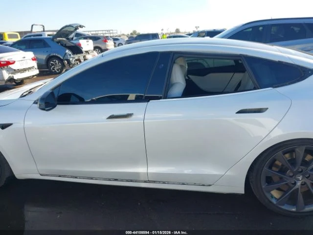 Tesla Model S PERFORMANCE DUAL MOTOR ALL-WHEEL DRIVE - изображение 8