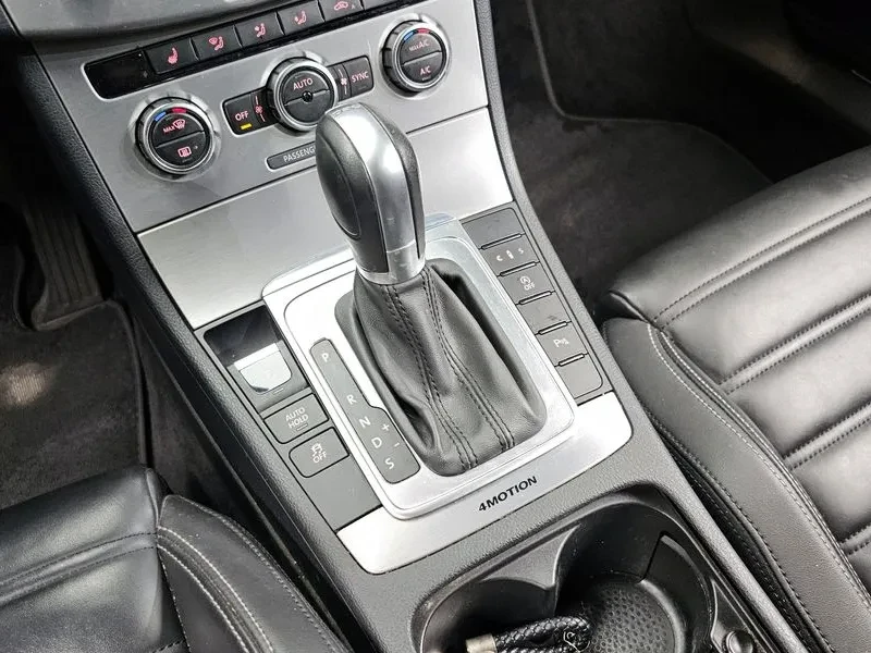 VW CC 2.0 TDI 4Motion, снимка 9 - Автомобили и джипове - 54303469