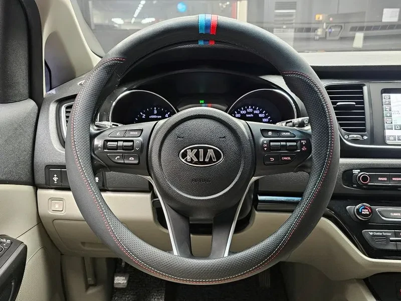 Kia Carnival 4th Gen 9-Seater Luxury, снимка 12 - Автомобили и джипове - 55172425