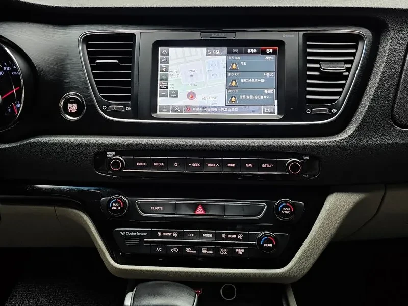 Kia Carnival 4th Gen 9-Seater Luxury, снимка 13 - Автомобили и джипове - 55172425