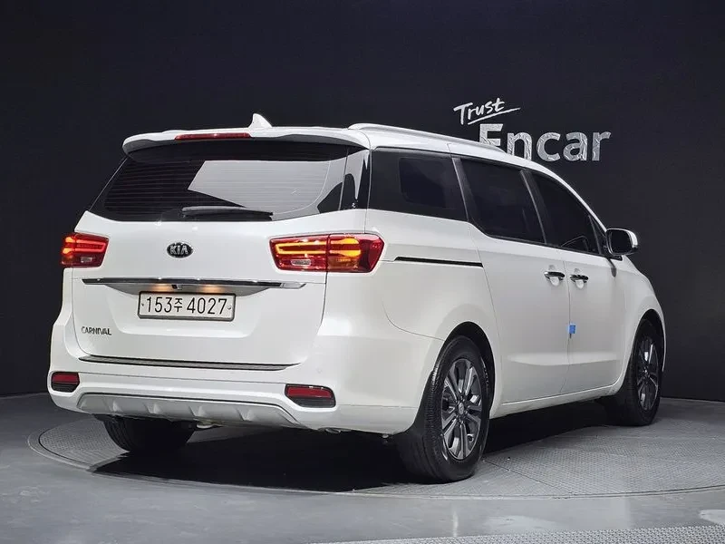 Kia Carnival 4th Gen 9-Seater Luxury, снимка 2 - Автомобили и джипове - 55172425