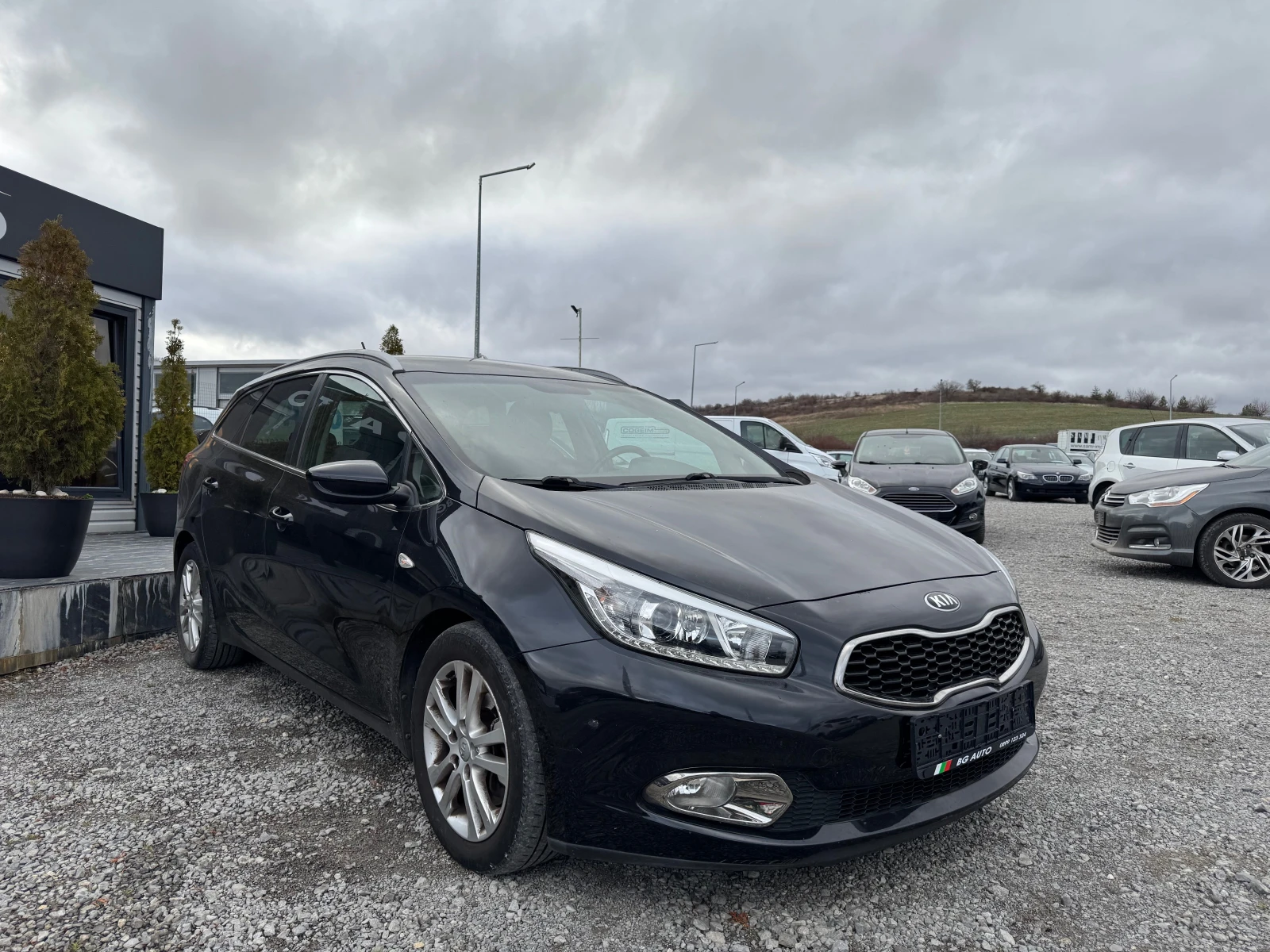 Kia Ceed * 137 ХИЛЯДИ* ИТАЛИЯ* КАМЕРА* НАВИГАЦИЯ*  - изображение 3