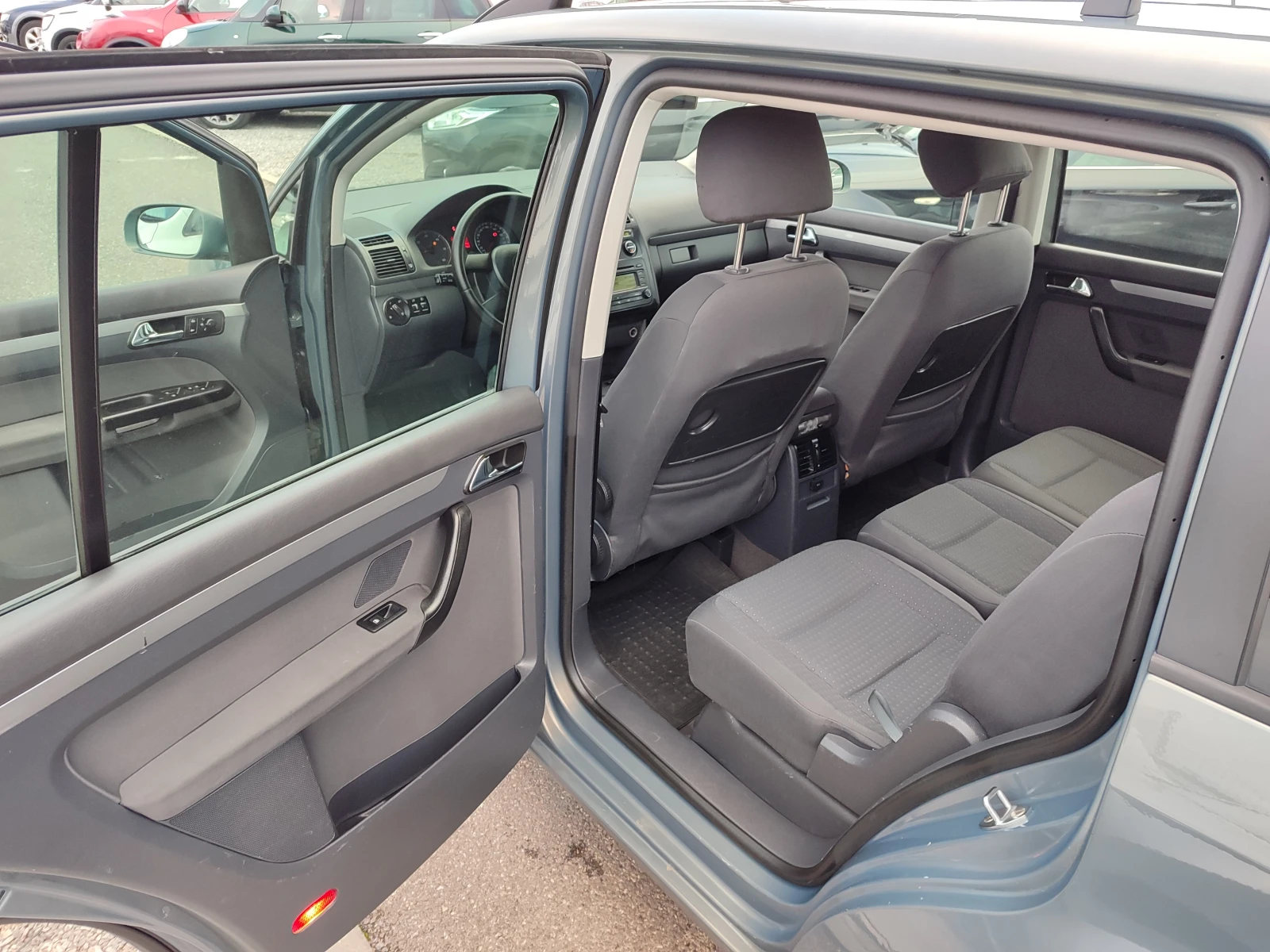 VW Touran 1.9TDI 105k.c  6c.k 7mesta Euro4 - изображение 9