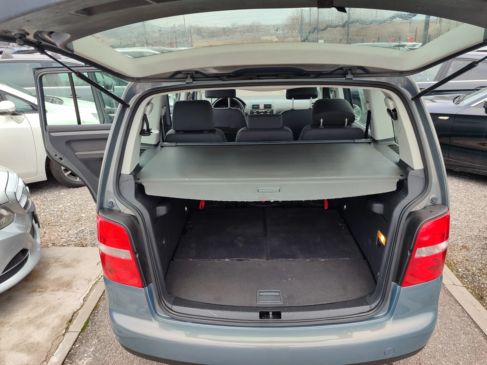 VW Touran 1.9TDI 105k.c  6c.k 7mesta Euro4 - изображение 10