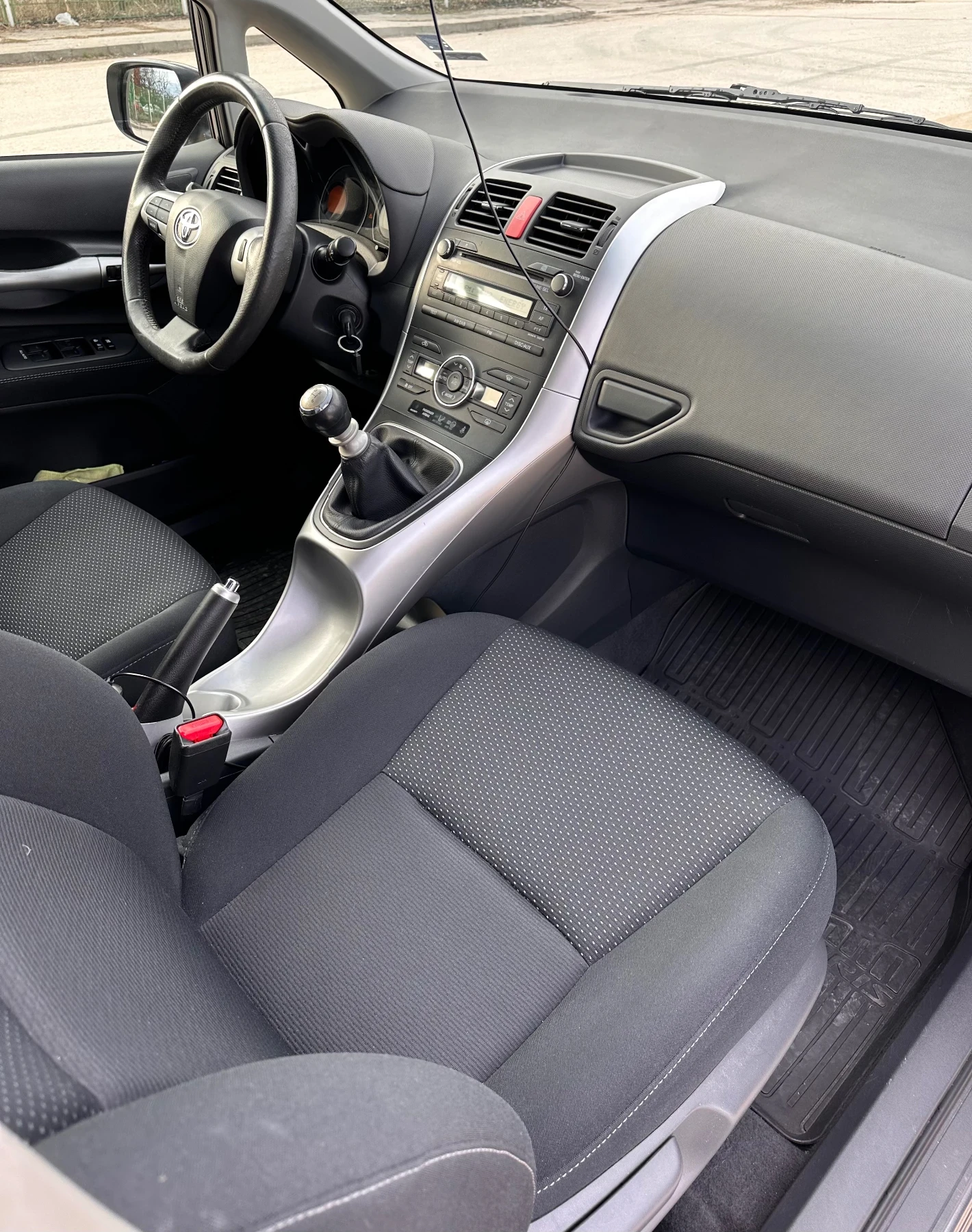 Toyota Auris 1.33 VVT-i - изображение 10