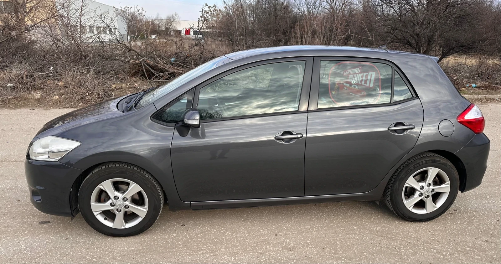 Toyota Auris 1.33 VVT-i - изображение 2