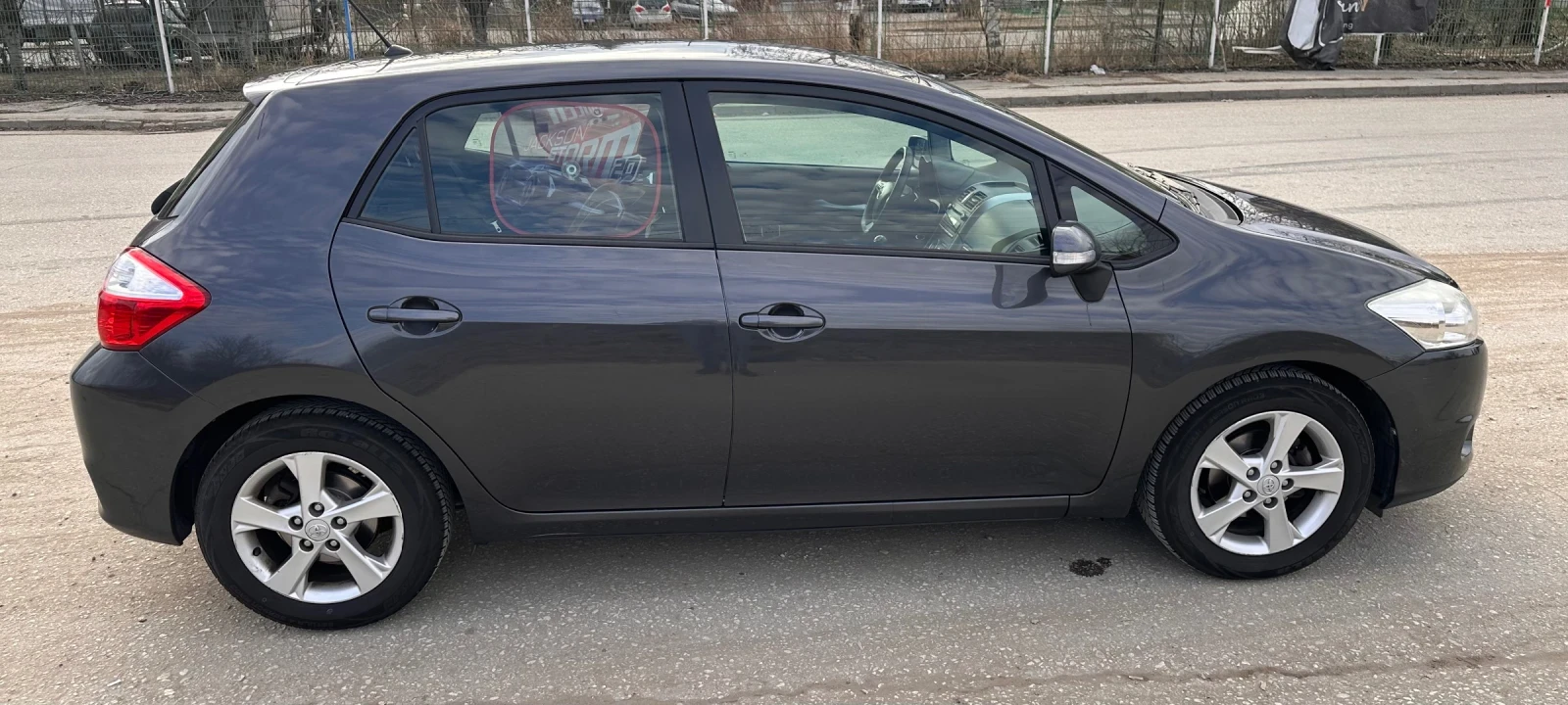 Toyota Auris 1.33 VVT-i - изображение 8