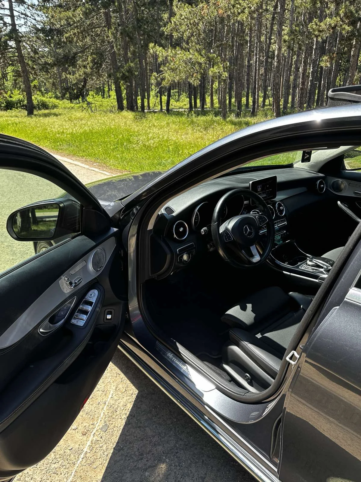 Mercedes-Benz C 300 4MATIC* Burmester* Keyless* Камера* Панорама* Подг - изображение 6