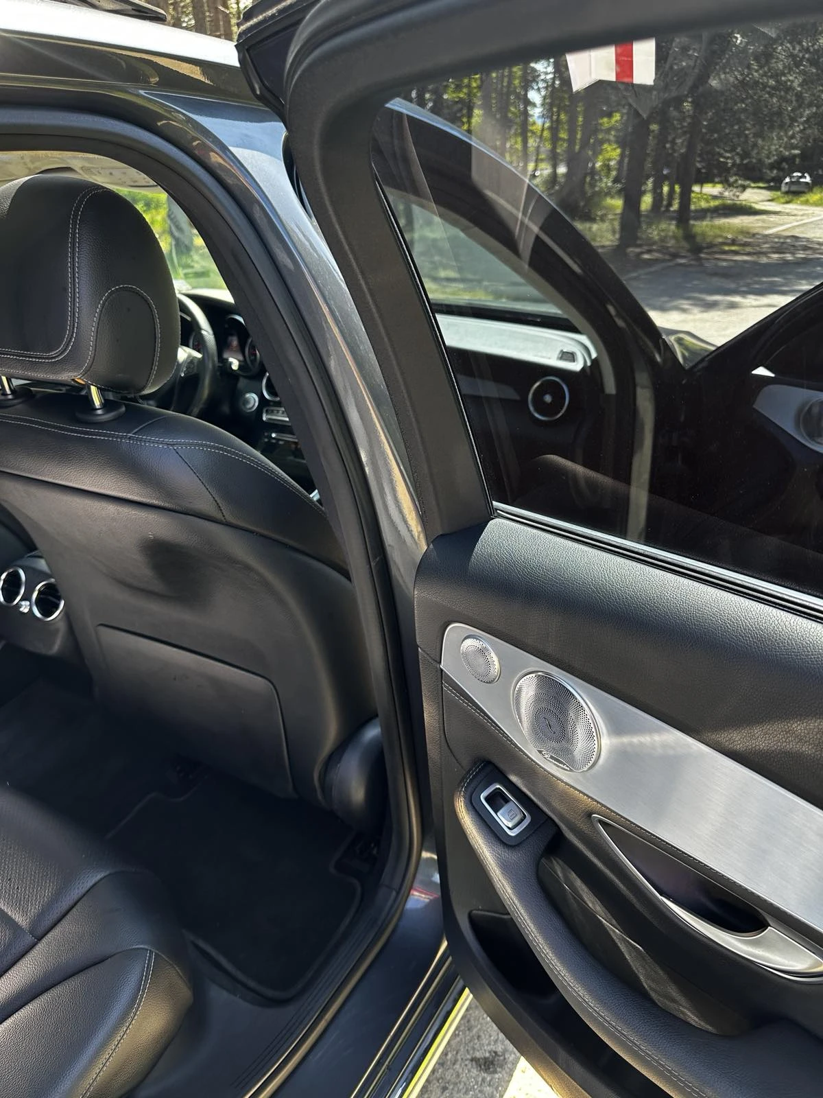 Mercedes-Benz C 300 4MATIC* Burmester* Keyless* Камера* Панорама* Подг - изображение 10