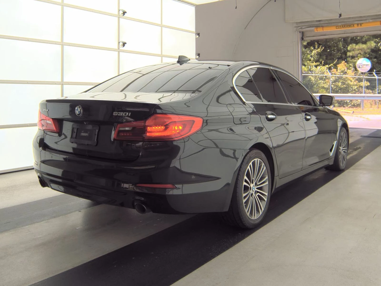 BMW 530 xDrive ФИКСИРАНА ЦЕНА ДО БГ! ПОДГРЕВИ/HEAD-UP/ПАНО - изображение 6
