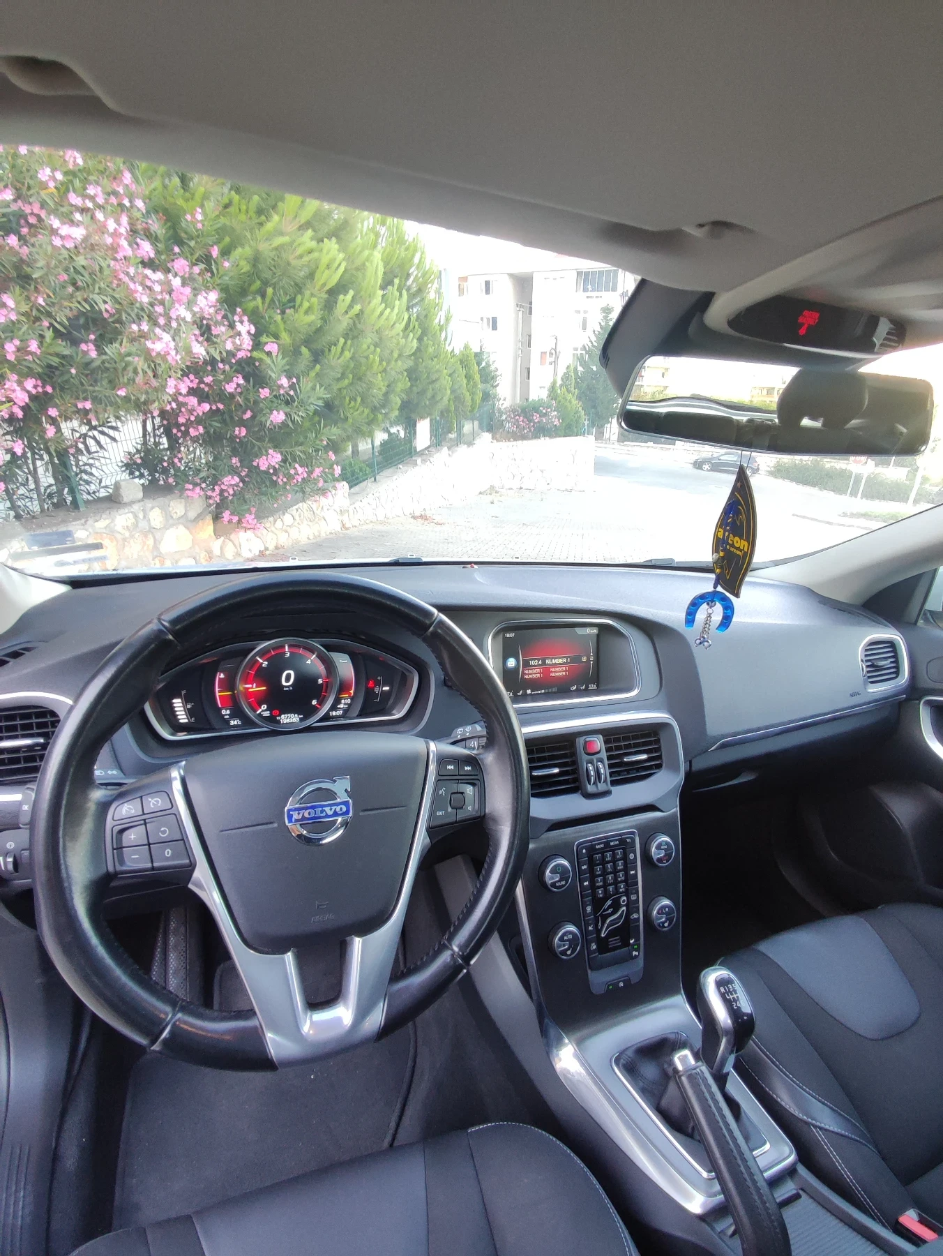 Volvo V40 Volvo V40 2014 1.6 D2 115 HP - изображение 8