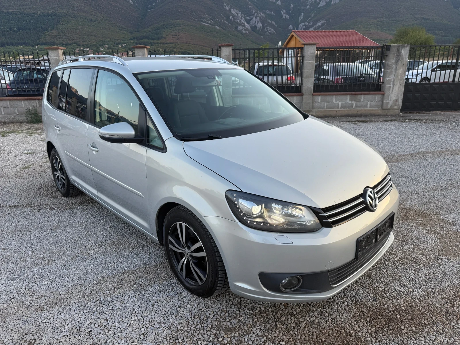 VW Touran 2.0 TDI 7-МЕСТЕН - изображение 4