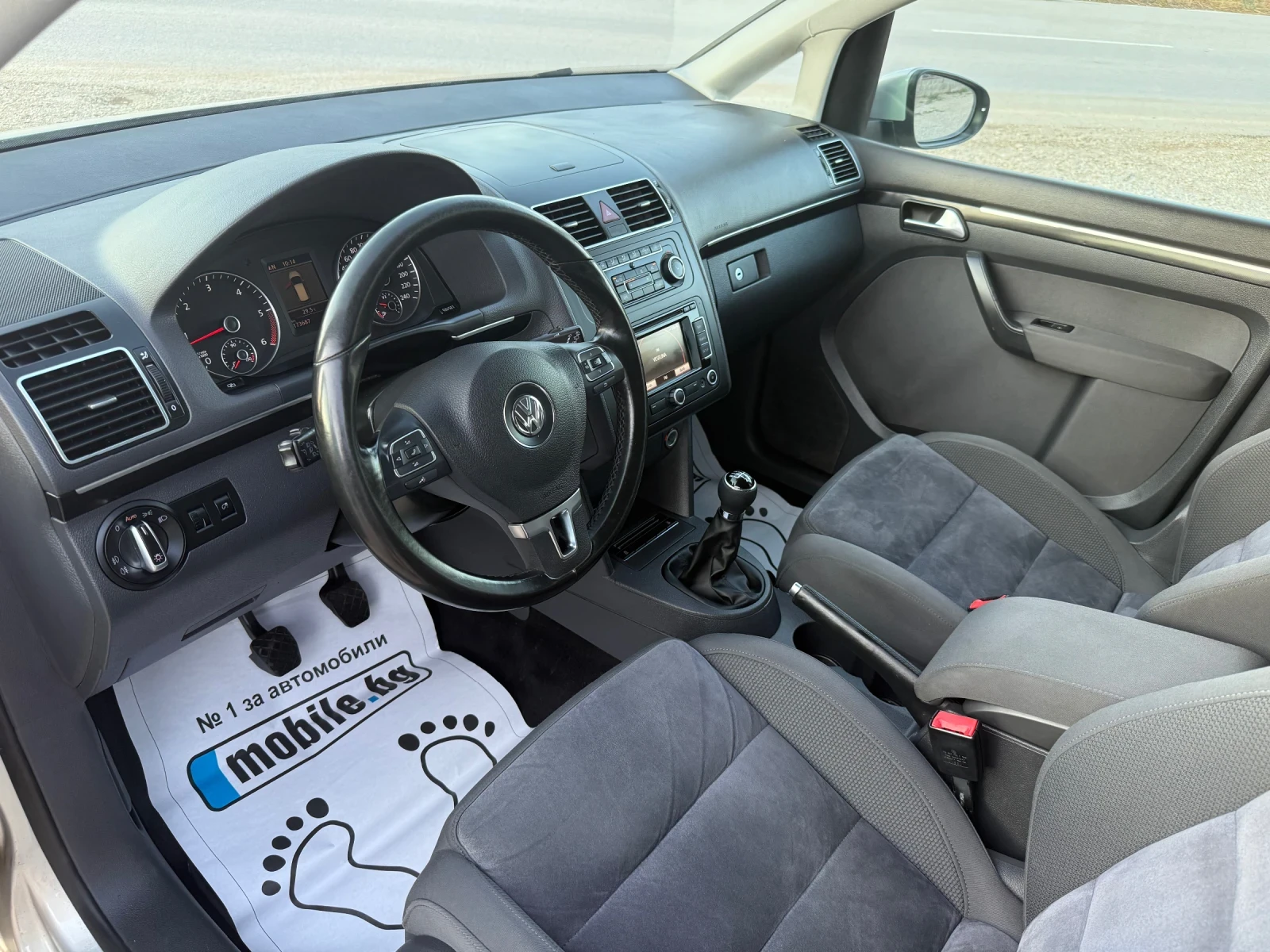 VW Touran 2.0 TDI 7-МЕСТЕН - изображение 9