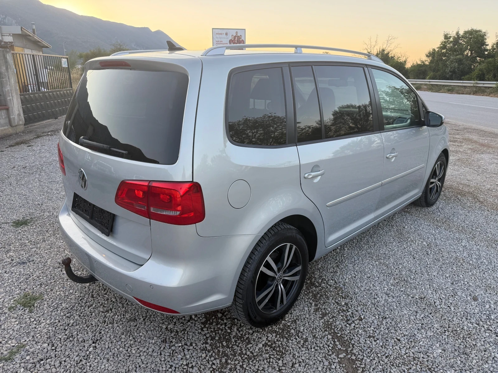 VW Touran 2.0 TDI 7-МЕСТЕН - изображение 5