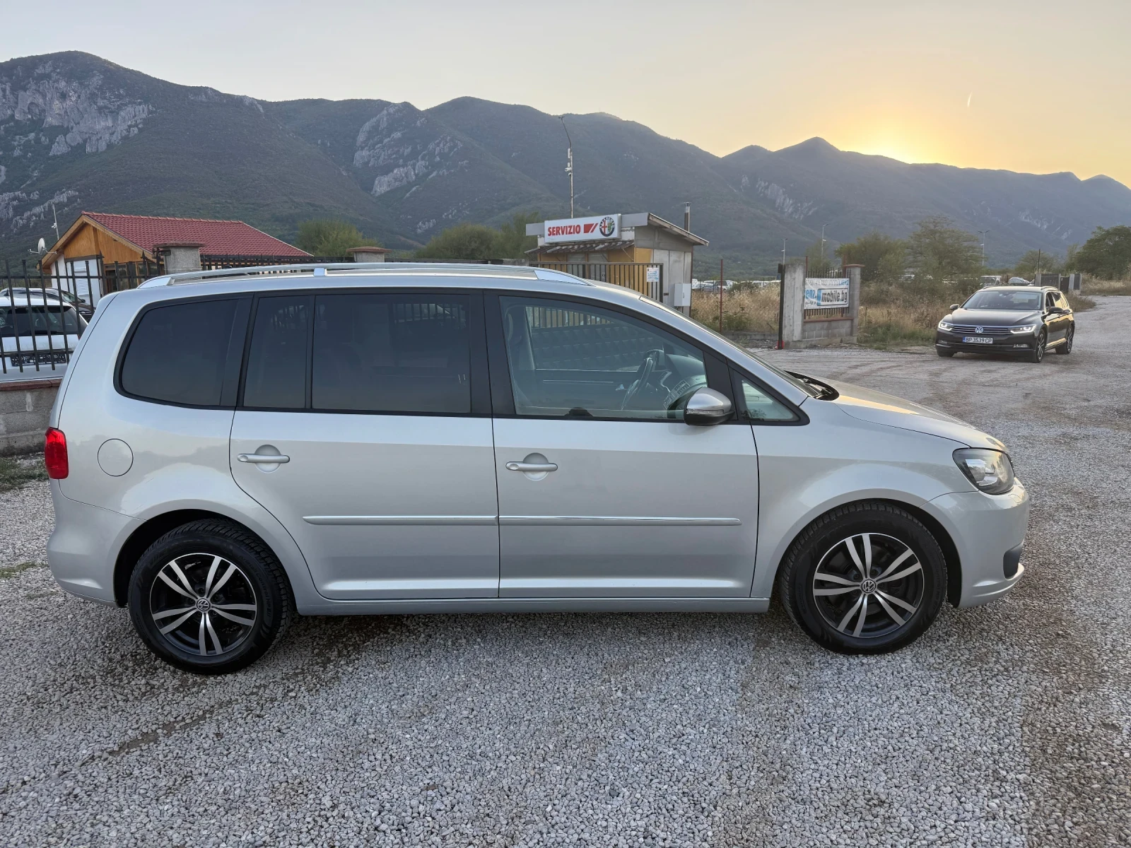 VW Touran 2.0 TDI 7-МЕСТЕН - изображение 6