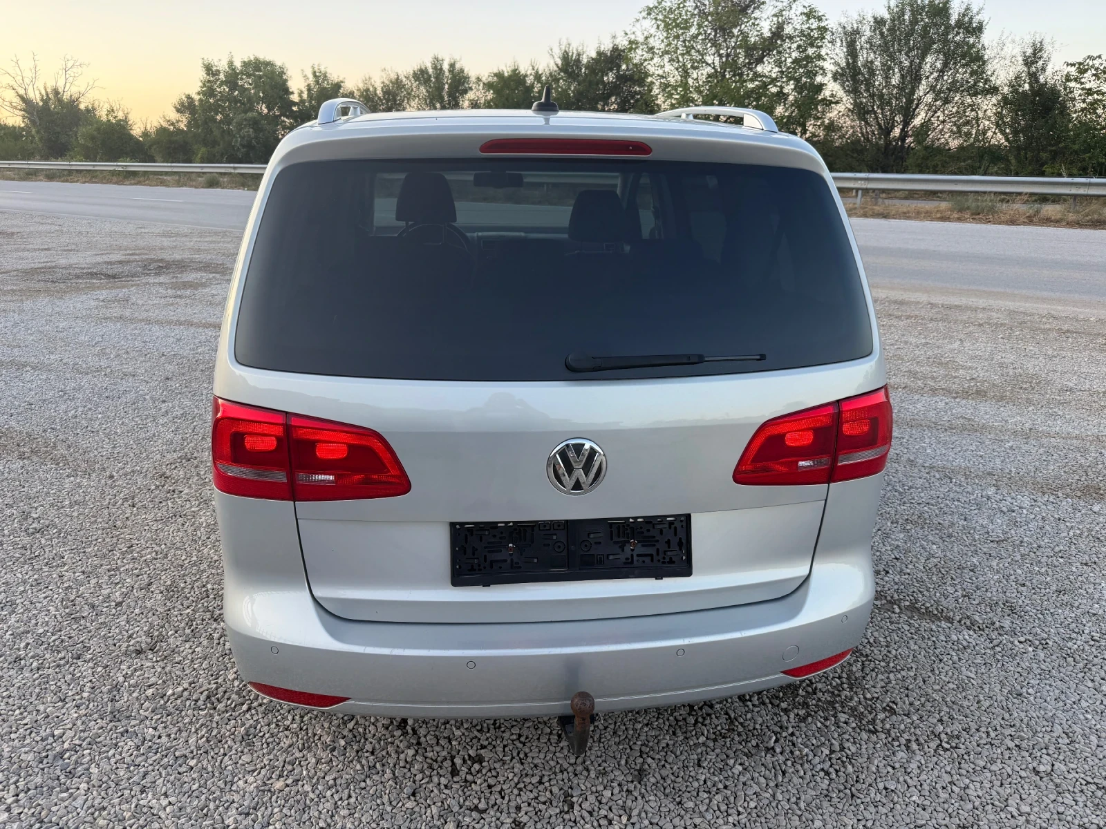 VW Touran 2.0 TDI 7-МЕСТЕН - изображение 7