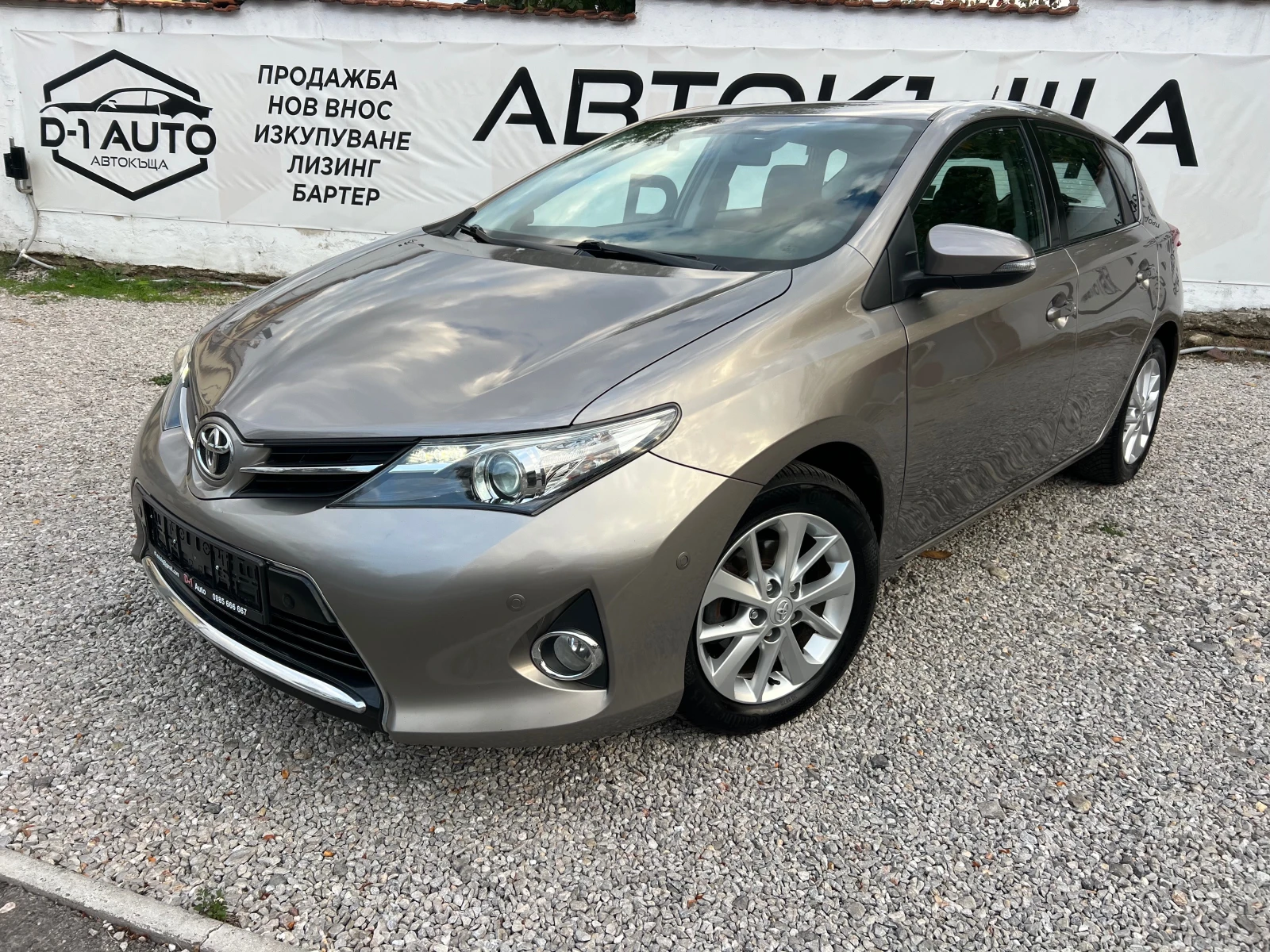 Toyota Auris 1.6-NAVI FULL - изображение 3