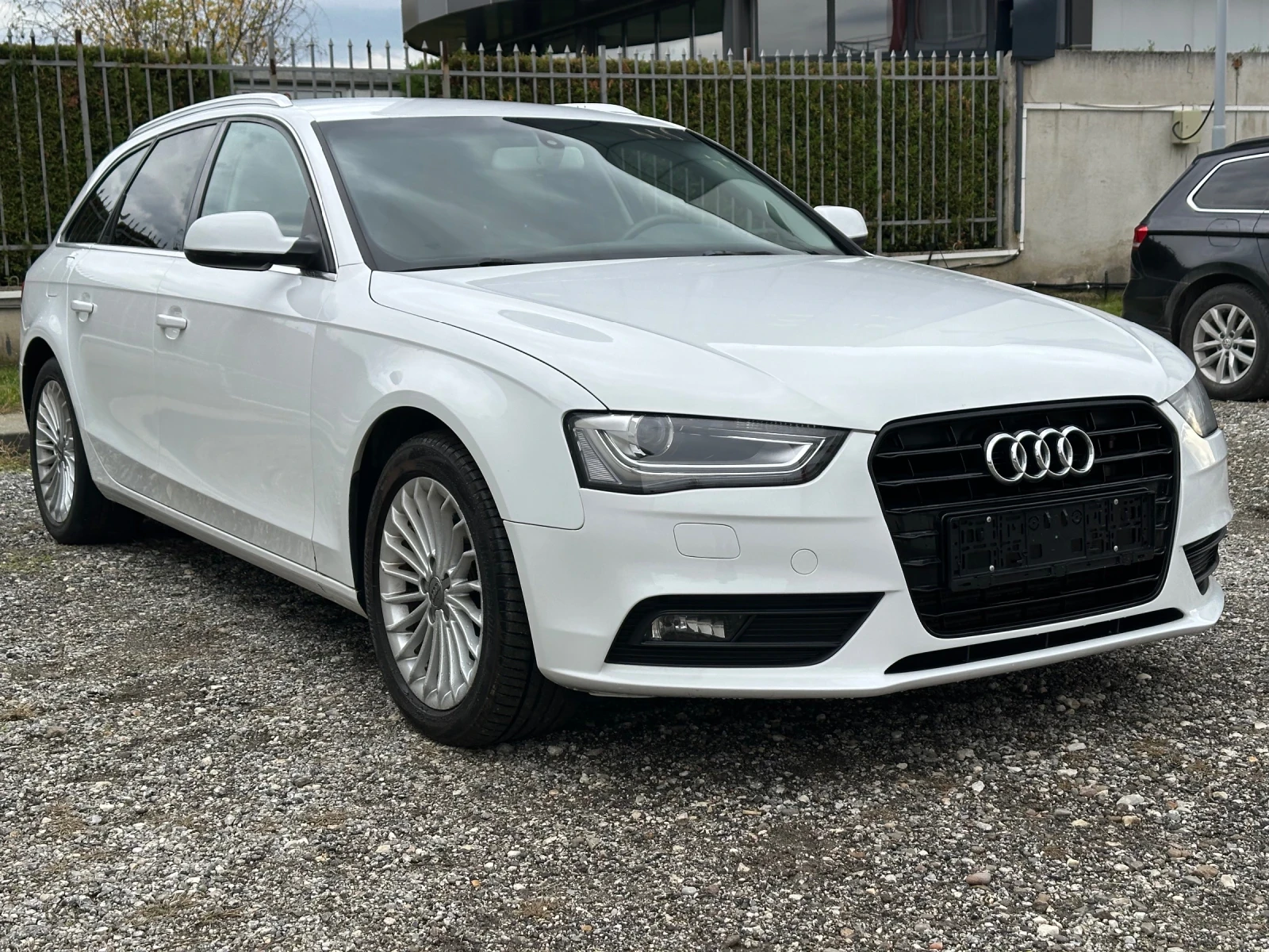 Audi A4 2.0 TDI 177HP Advanced FACELIFT  - изображение 3