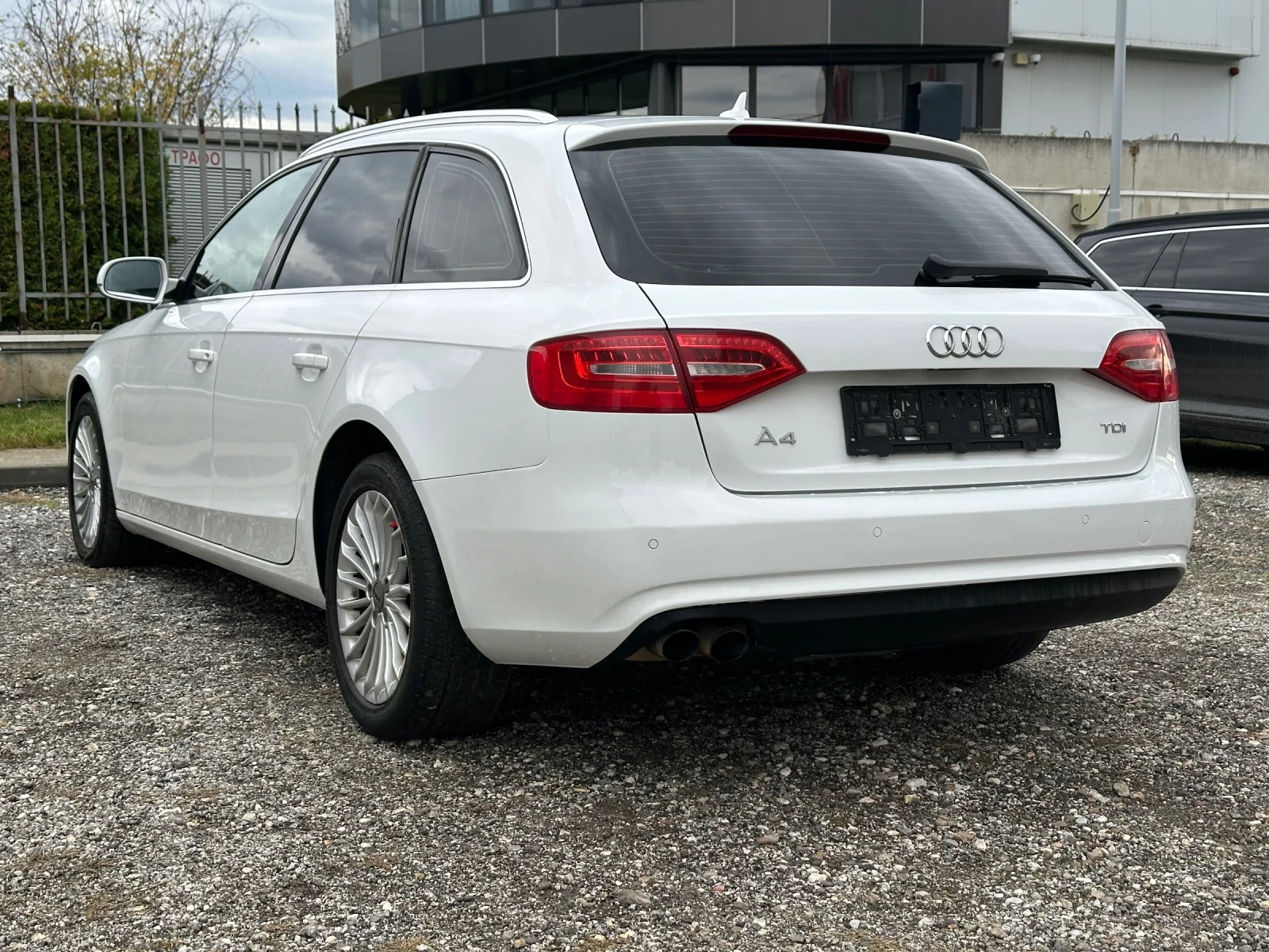 Audi A4 2.0 TDI 177HP Advanced FACELIFT  - изображение 6