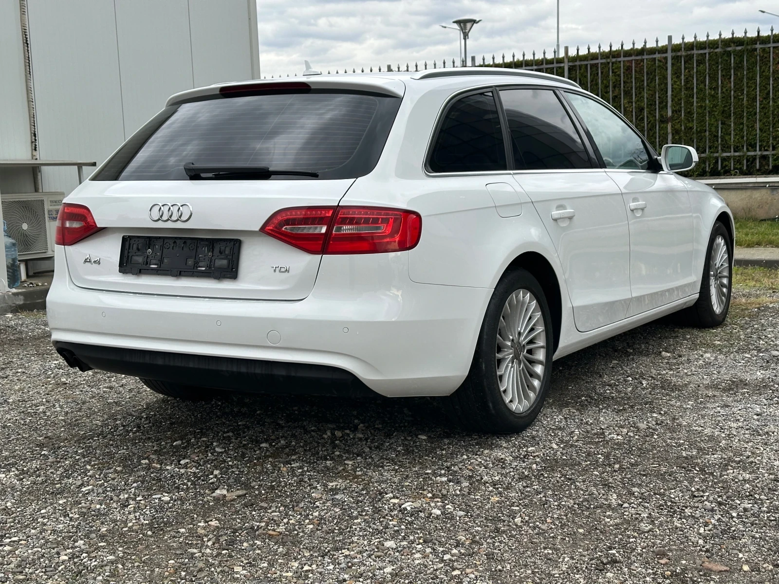 Audi A4 2.0 TDI 177HP Advanced FACELIFT  - изображение 4