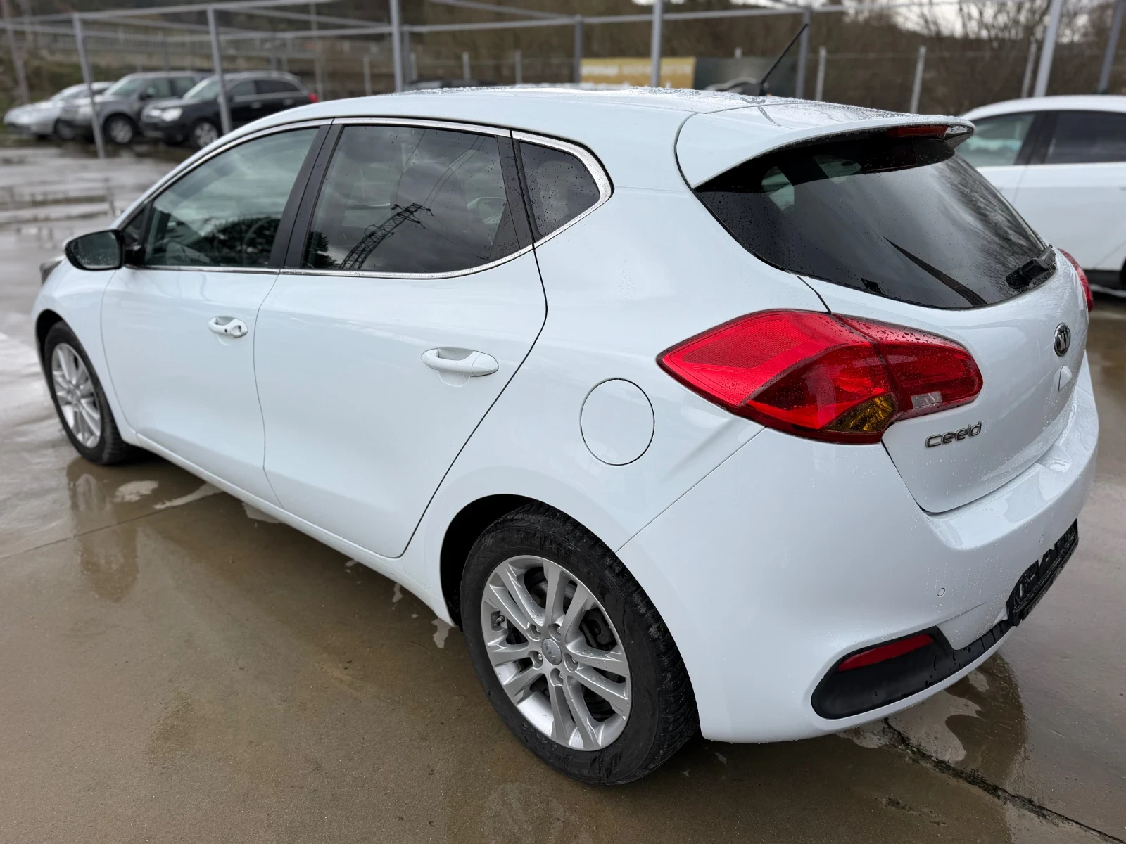 Kia Ceed 1.6CRDI/ECO/DIGITAL TABLO/SERVIZNA KNIJKA/FULLFULL, снимка 6 - Автомобили и джипове - 54081224