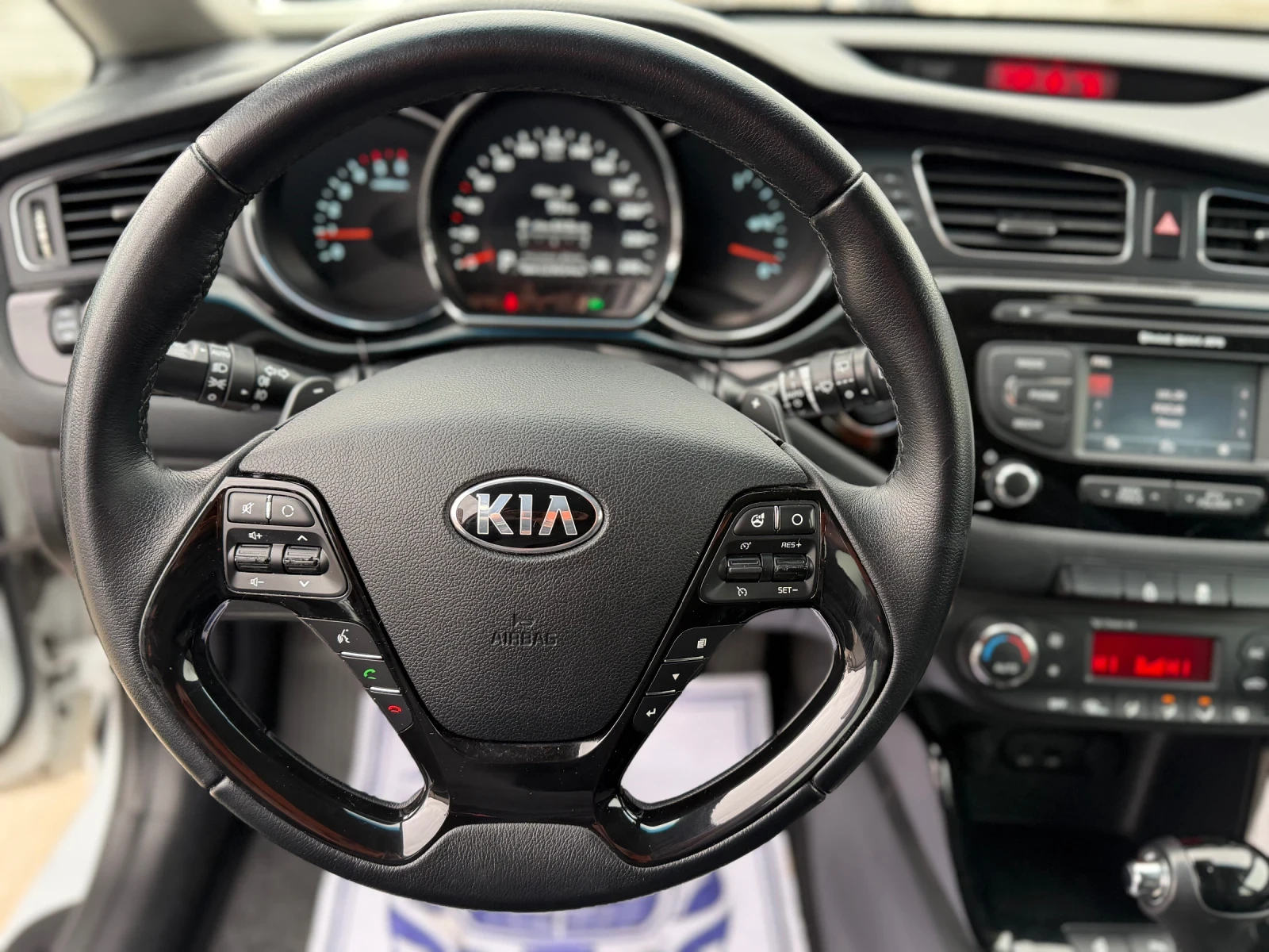 Kia Ceed 1.6CRDI/ECO/DIGITAL TABLO/SERVIZNA KNIJKA/FULLFULL, снимка 12 - Автомобили и джипове - 54081224