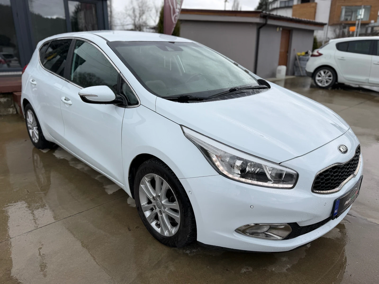 Kia Ceed 1.6CRDI/ECO/DIGITAL TABLO/SERVIZNA KNIJKA/FULLFULL, снимка 3 - Автомобили и джипове - 54081224
