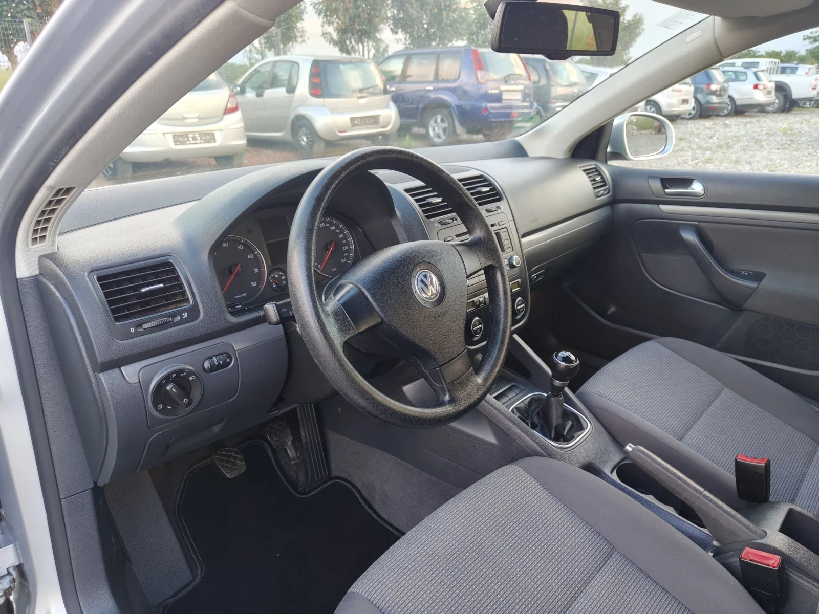 VW Jetta 1.6 i 102, снимка 9 - Автомобили и джипове - 54804310