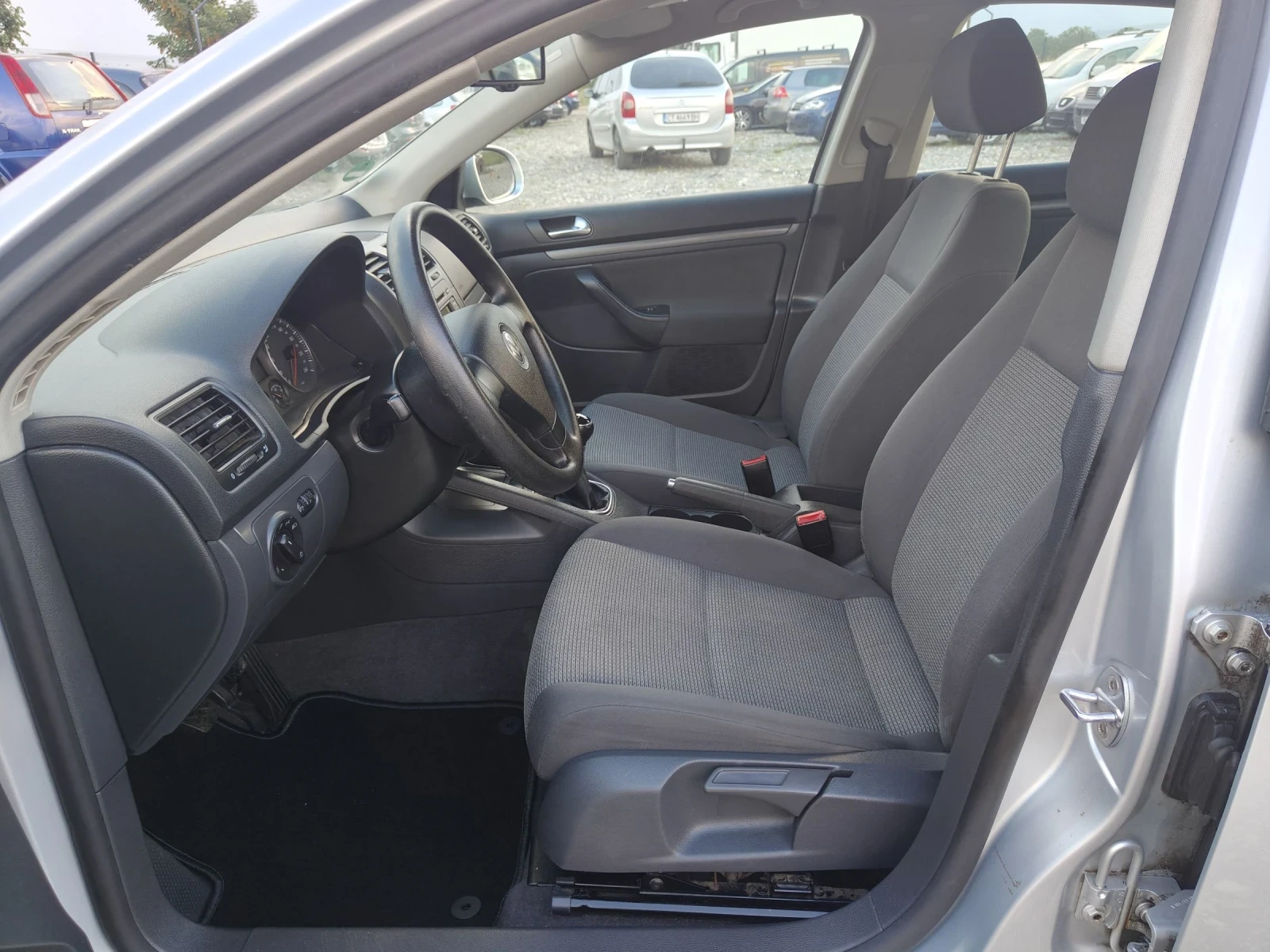 VW Jetta 1.6 i 102, снимка 10 - Автомобили и джипове - 54804310