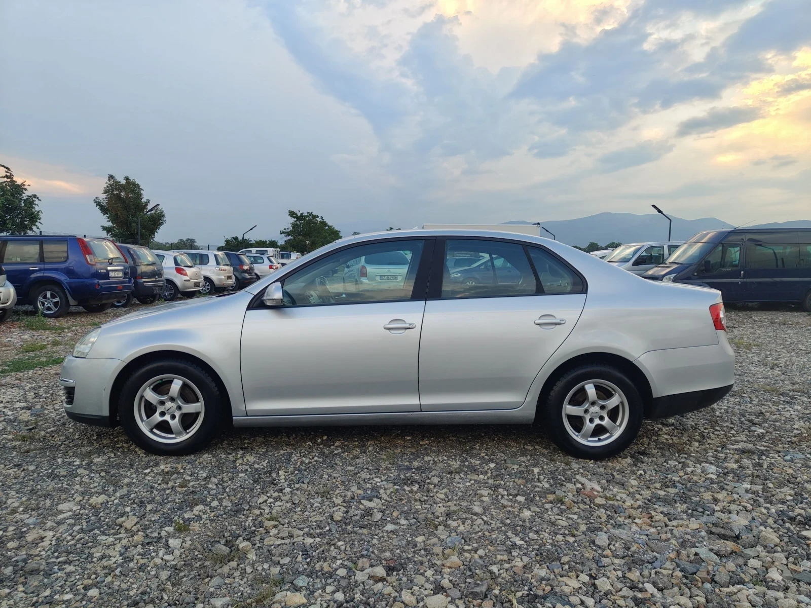 VW Jetta 1.6 i 102, снимка 3 - Автомобили и джипове - 54804310