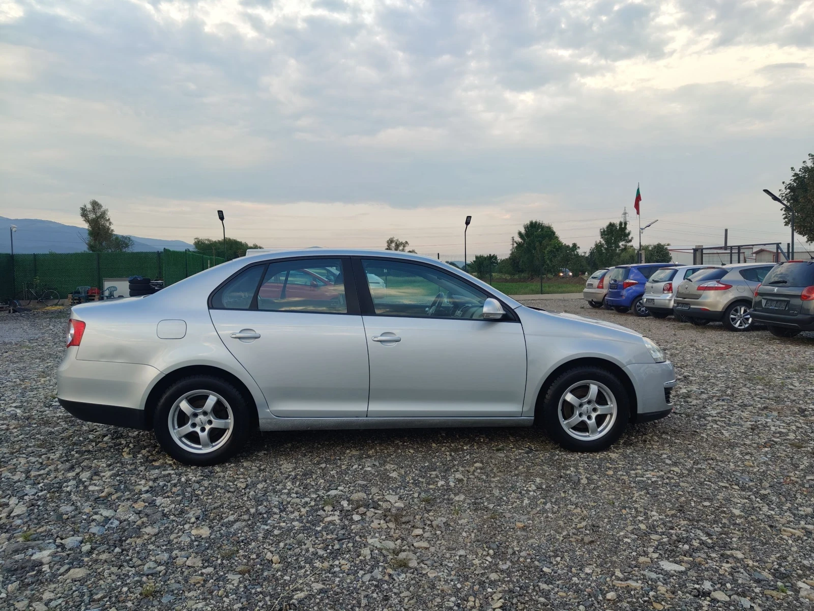 VW Jetta 1.6 i 102, снимка 7 - Автомобили и джипове - 54804310